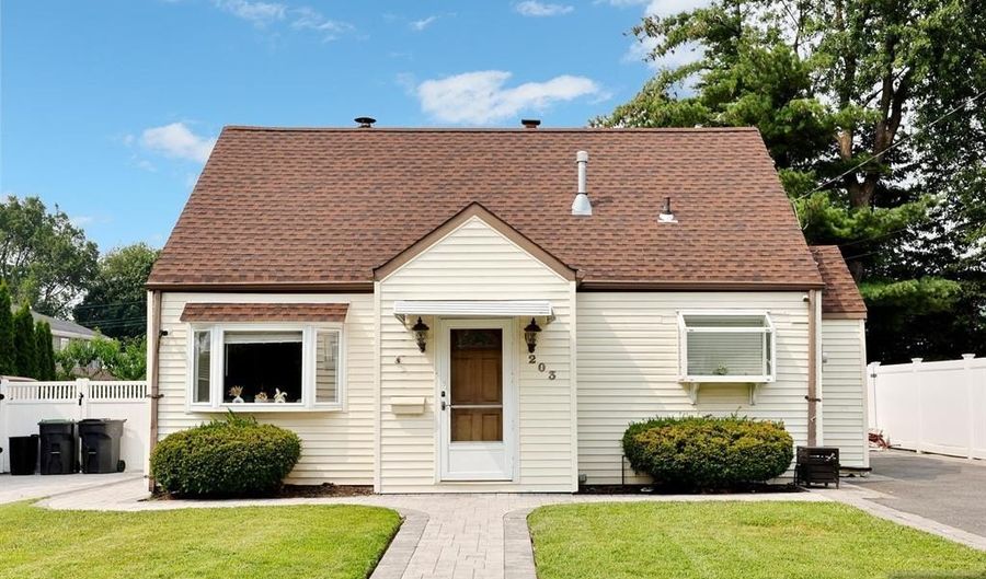 203 New York Ave, Bergenfield, NJ 07621 - 3 Beds, 3 Bath