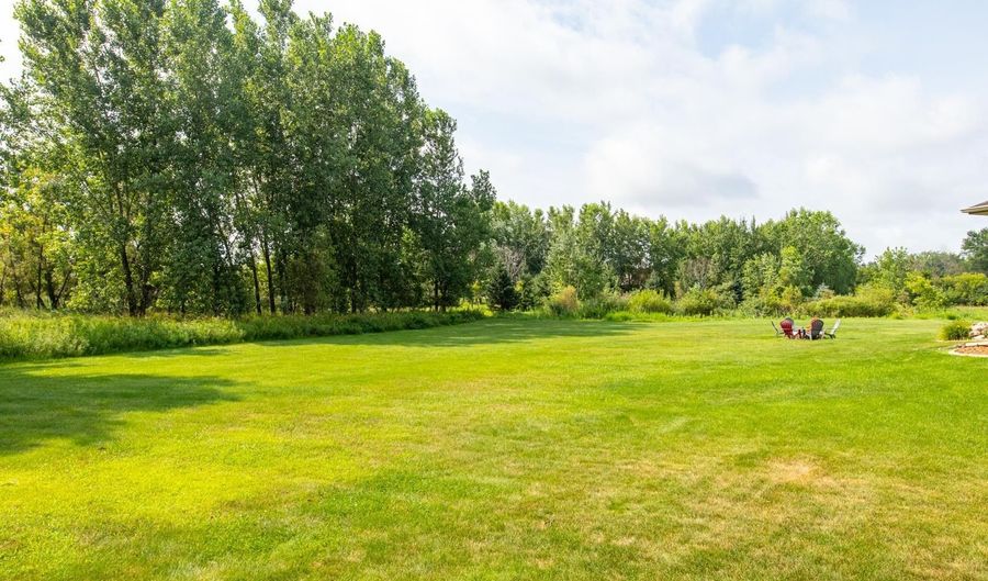 1101 W STARVIEW Ct, Appleton, WI 54913 - 5 Beds, 4 Bath