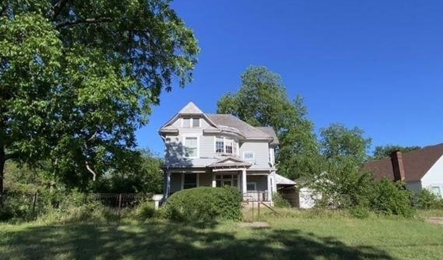 820 NW E St, Ardmore, OK 73401 - 4 Beds, 6 Bath
