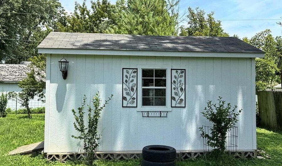 100 N Hickory St, Appleton City, MO 64724 - 3 Beds, 2 Bath