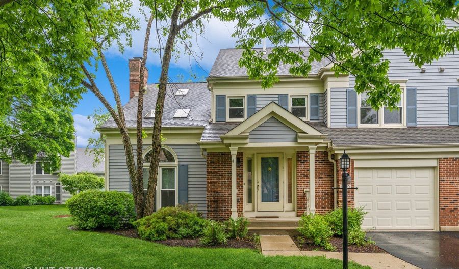 1949 N Charter Point Dr, Arlington Heights, IL 60004 - 3 Beds, 2 Bath