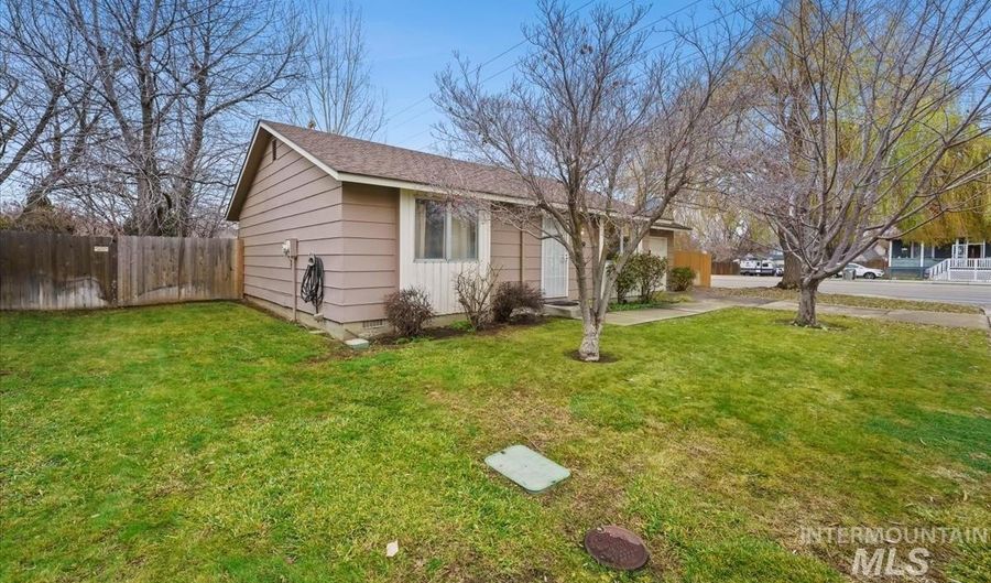 3199 N Cribbens Ave, Boise, ID 83713 - 2 Beds, 1 Bath