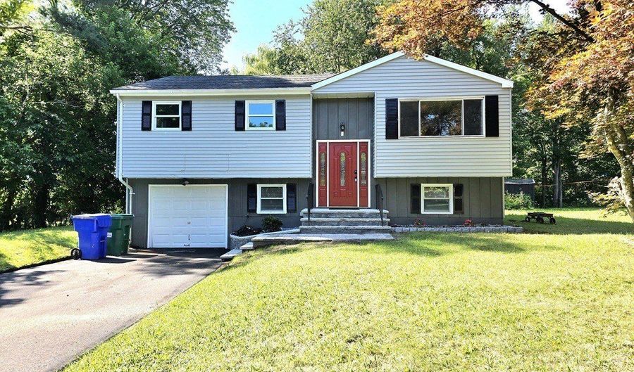 1 Jaybee Dr, Bloomfield, CT 06002 - 3 Beds, 2 Bath