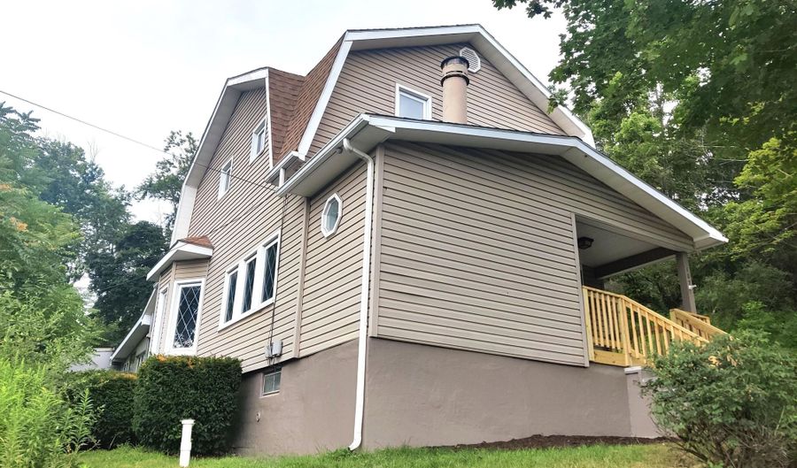 107 N 17th Ave, Altoona, PA 16601 - 2 Beds, 2 Bath