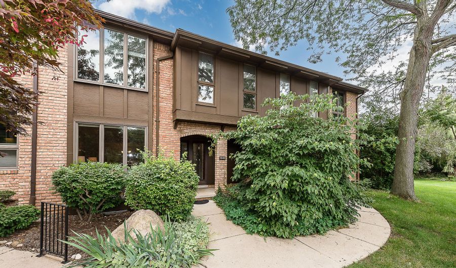 1040 Greenhills Dr, Ann Arbor, MI 48105 - 4 Beds, 3 Bath