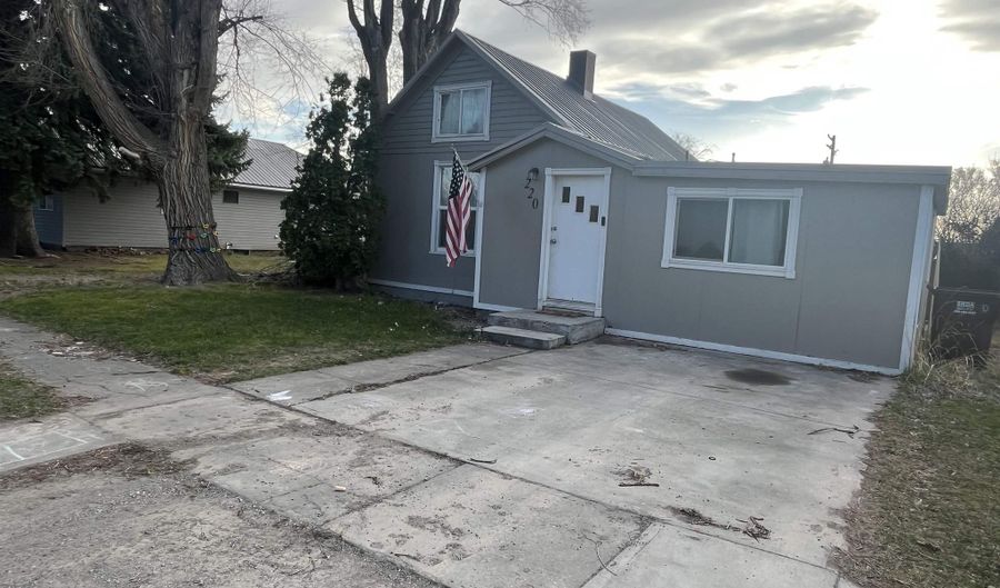 220 S 3rd W, Aberdeen, ID 83210 - 3 Beds, 2 Bath