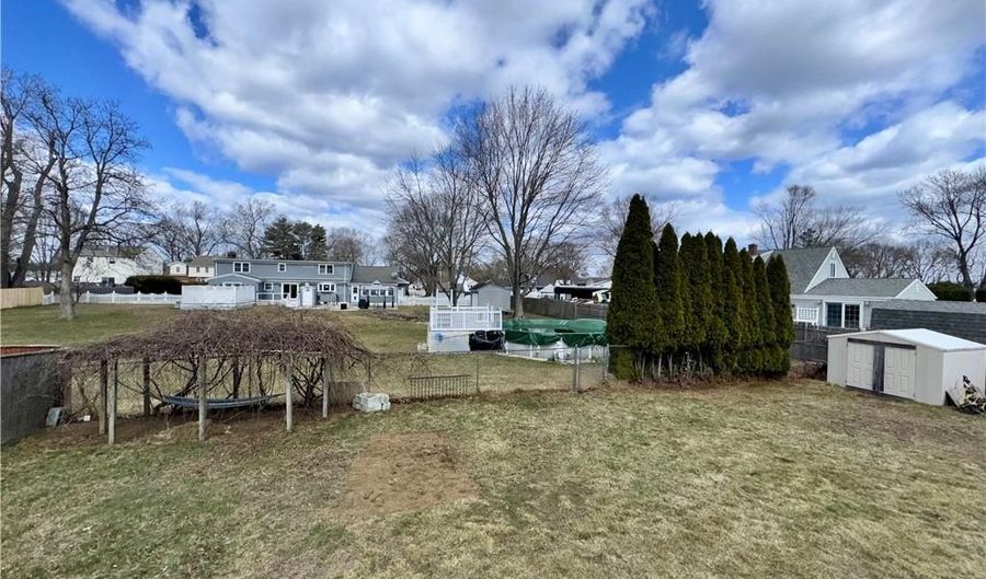 231 Smith St, Warwick, RI 02886 - 3 Beds, 2 Bath