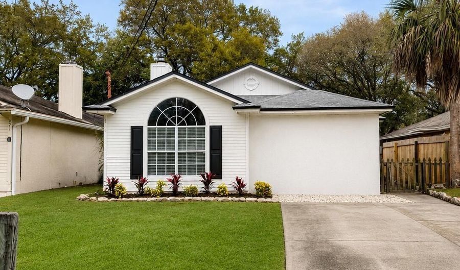 569 CAMELIA St, Atlantic Beach, FL 32233 - 3 Beds, 2 Bath