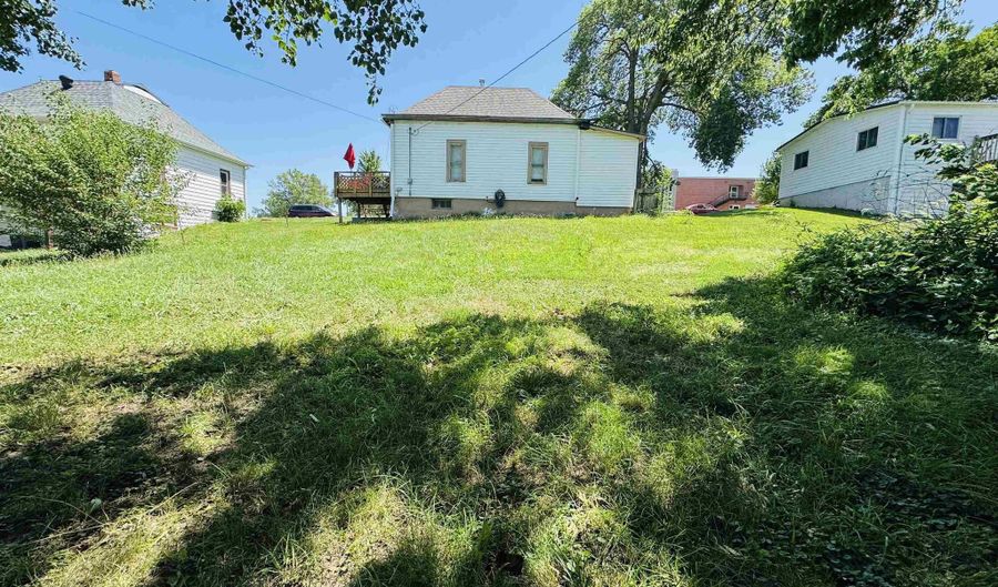 815 Ash St, Adams, NE 68301 - 2 Beds, 1 Bath