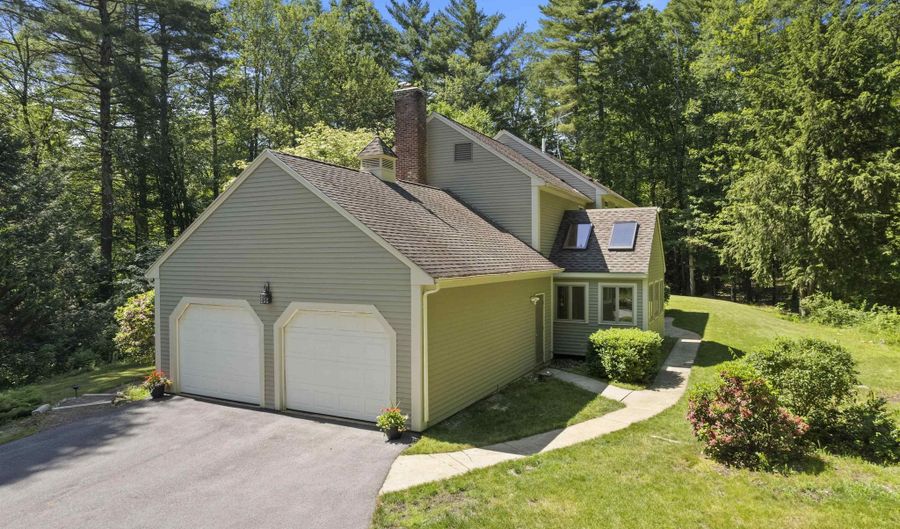 13 Storybrook Ln, Amherst, NH 03031 - 4 Beds, 3 Bath