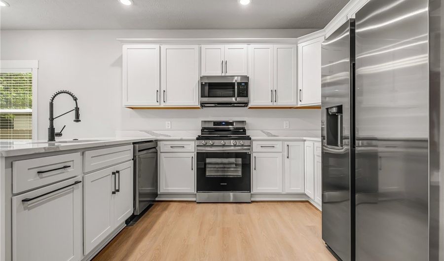 300 N Bissel Rd, Aurora, OH 44202 - 4 Beds, 4 Bath