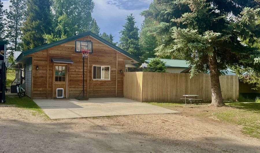 204 W Kerby St, Cascade, ID 83611 - 3 Beds, 2 Bath