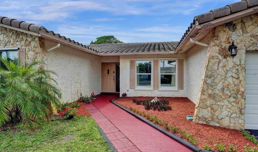 992 NW 82nd Ave, Coral Springs, FL 33071 - 3 Beds, 2 Bath