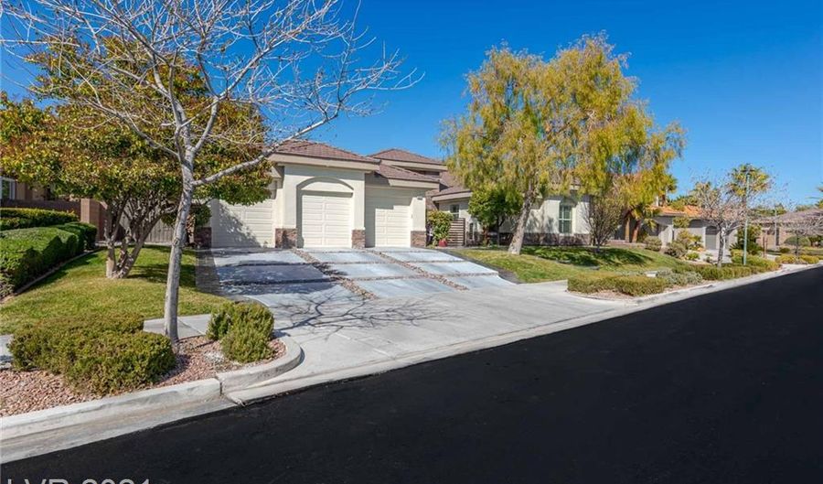 10968 TRANQUIL WATERS Ct, Las Vegas, NV 89135 - 4 Beds, 4 Bath