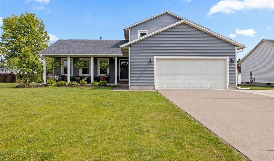 435 Berry Ridge Dr, Amherst, OH 44001 - 4 Beds, 2 Bath