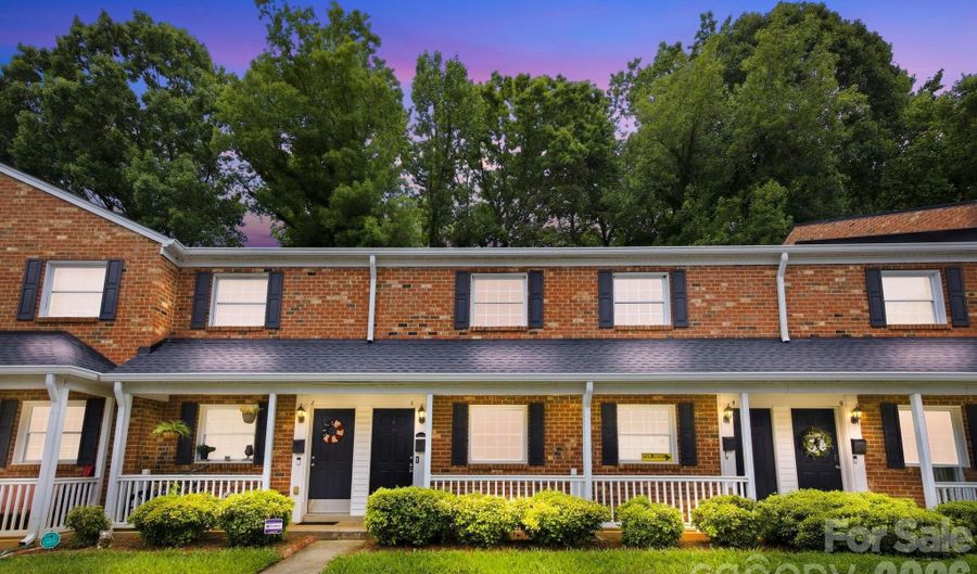 1215 Green Oaks Ln I, Charlotte, NC 28205 - 2 Beds, 2 Bath