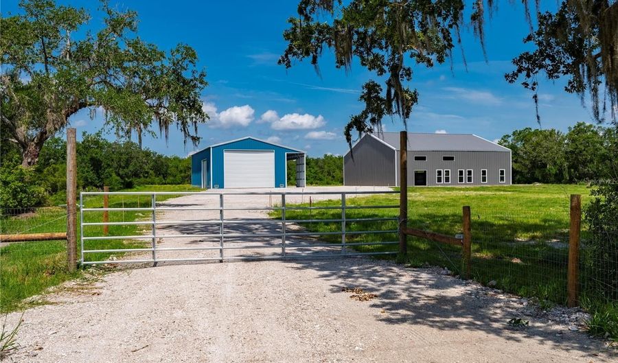 2593 NW GENES LITTLE ACRES Ave, Arcadia, FL 34266 - 1 Beds, 2 Bath