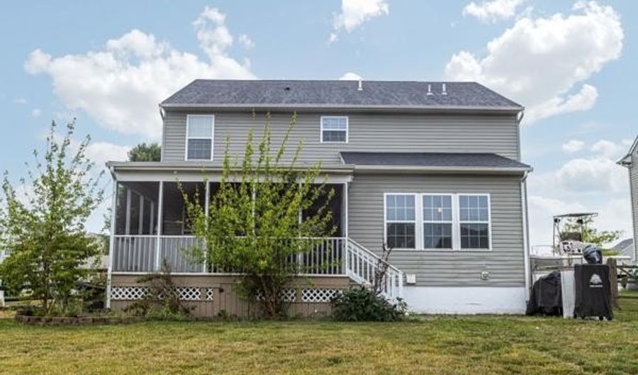 375 DELAWARE RIVER Dr, Clayton, DE 19938 - 4 Beds, 3 Bath