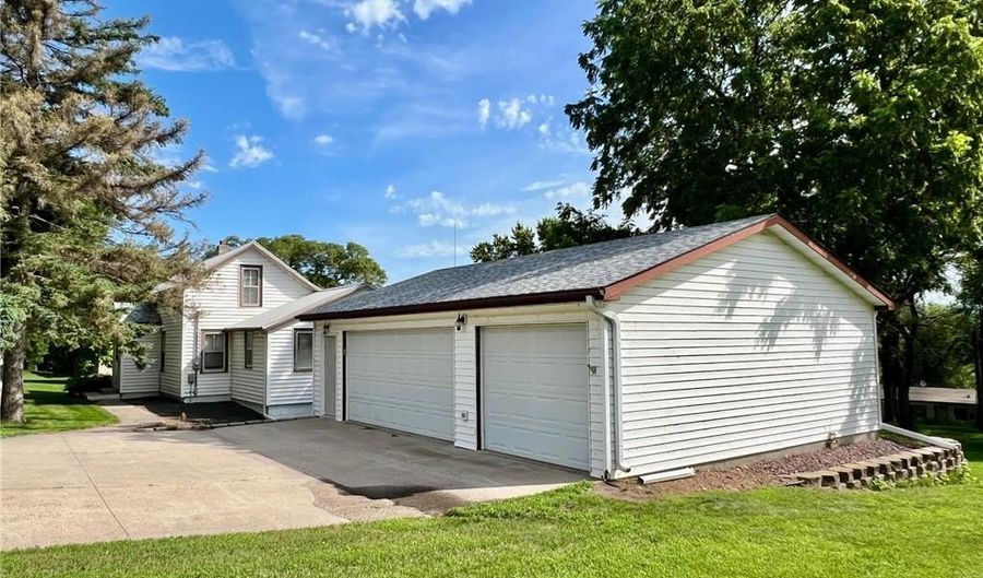 103 High St, Big Stone City, SD 57216 - 3 Beds, 2 Bath