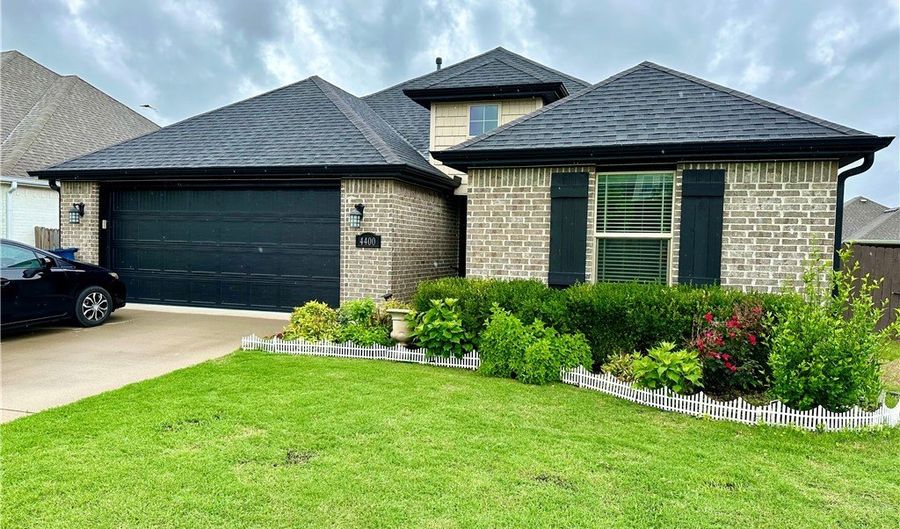 4400 SW Layton Rd, Bentonville, AR 72712 - 4 Beds, 2 Bath