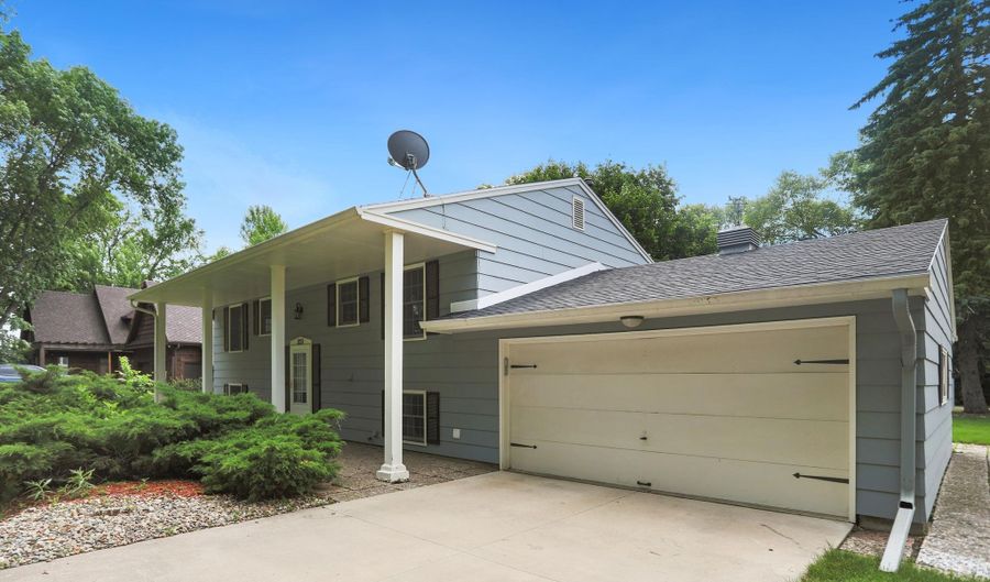 1231 N Kline St, Aberdeen, SD 57401 - 5 Beds, 2 Bath