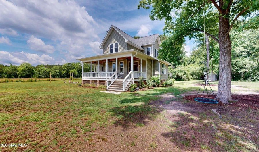 708 N Sunset St, Atkinson, NC 28421 - 3 Beds, 4 Bath