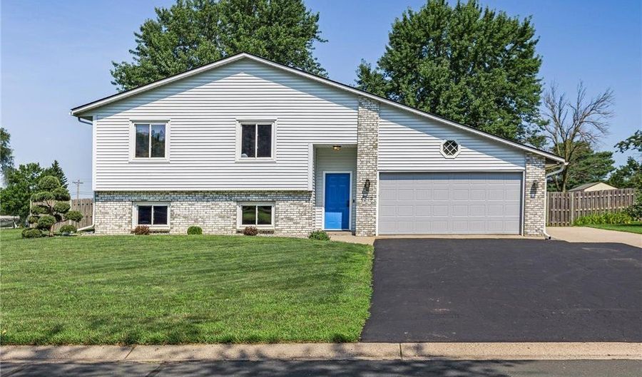 4579 141st St W, Apple Valley, MN 55124 - 4 Beds, 2 Bath