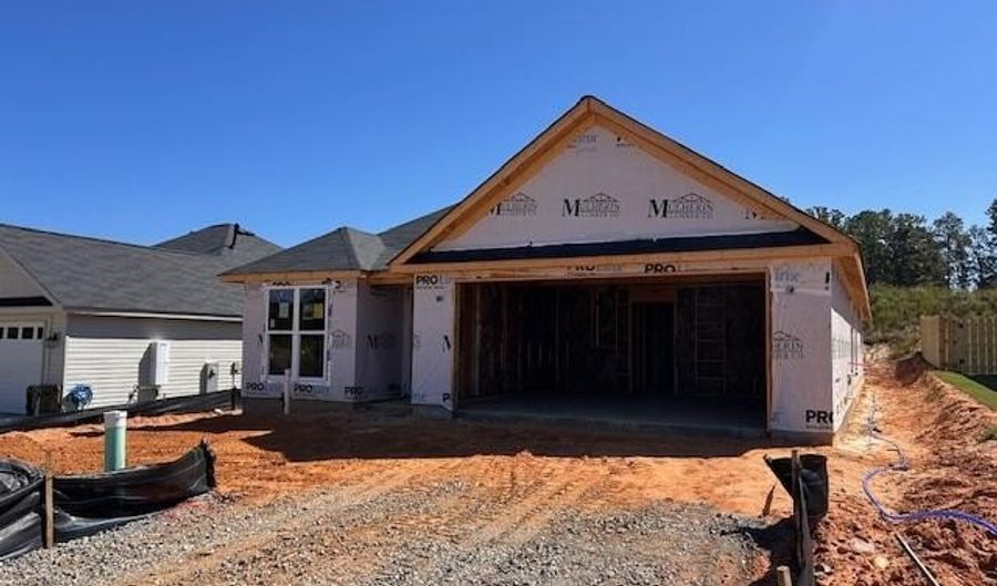 8220 Snelling Dr, Aiken, SC 29803 - 3 Beds, 2 Bath