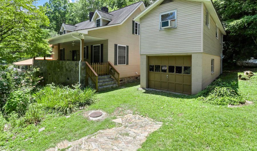 95 Cherokee Ave, Andrews, NC 28901 - 3 Beds, 2 Bath