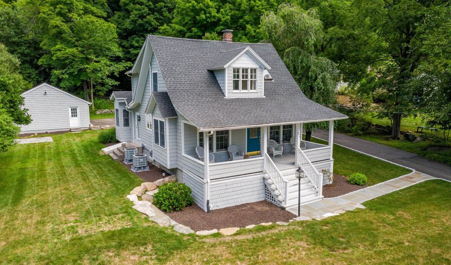277 Franklin St Ext, Danbury, CT 06811 - 3 Beds, 2 Bath