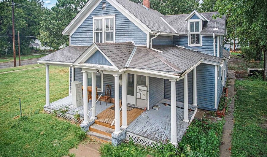301 And 305 NW 6th St, Abilene, KS 67410 - 4 Beds, 3 Bath