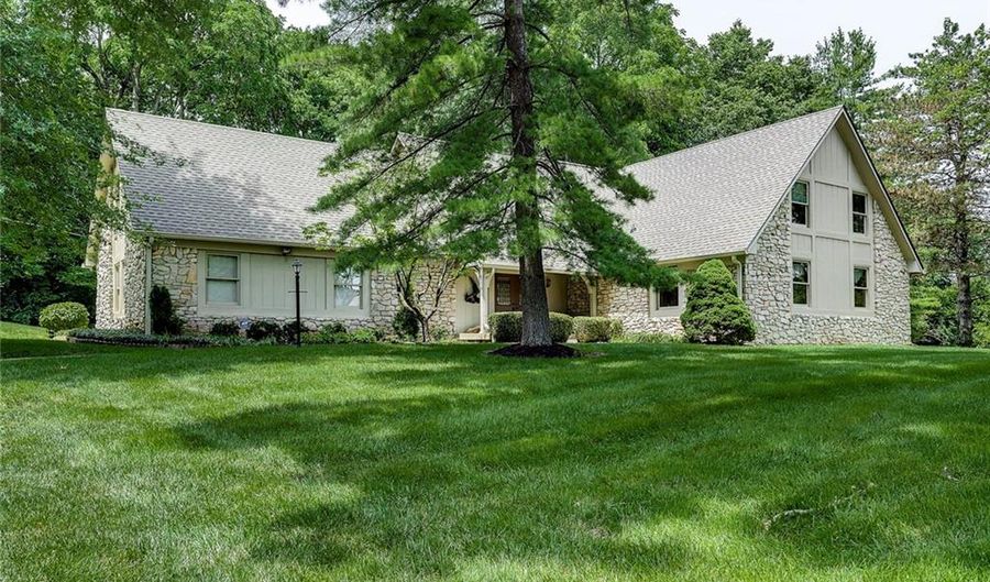 8324 Lookout Ct, Indianapolis, IN 46217 - 4 Beds, 3 Bath