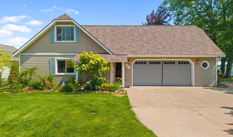 9647 W Long Lake Rd, Alpena, MI 49707 - 4 Beds, 3 Bath