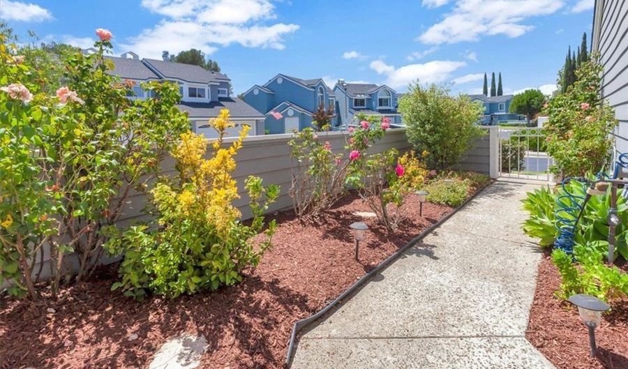 2 Willowood, Aliso Viejo, CA 92656 - 2 Beds, 3 Bath