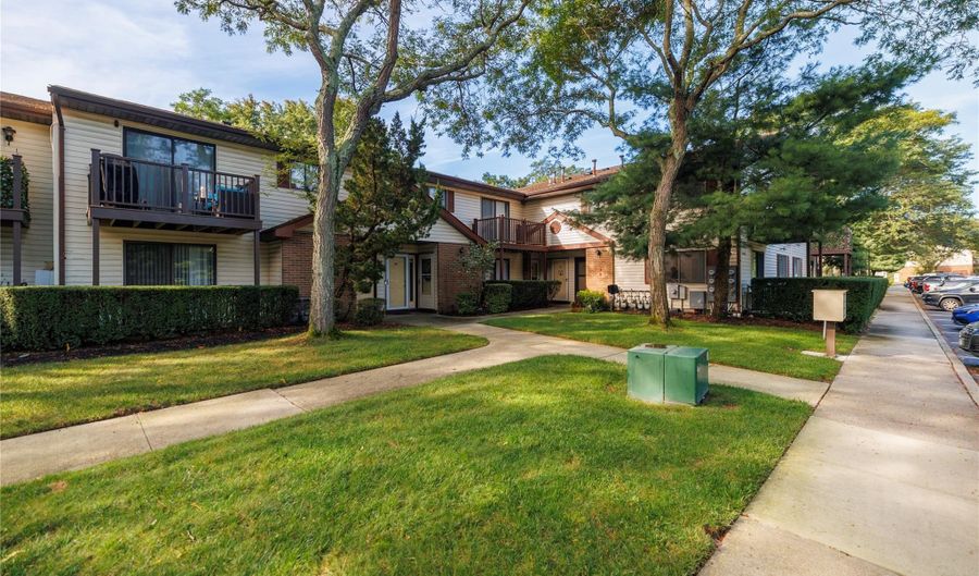 615 Broadway 63, Amityville, NY 11701 - 1 Beds, 1 Bath