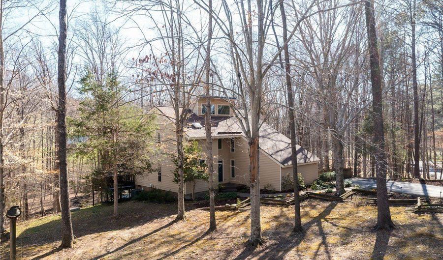 14304 Horseshoe Ford Rd, Ashland, VA 23005 - 3 Beds, 2 Bath