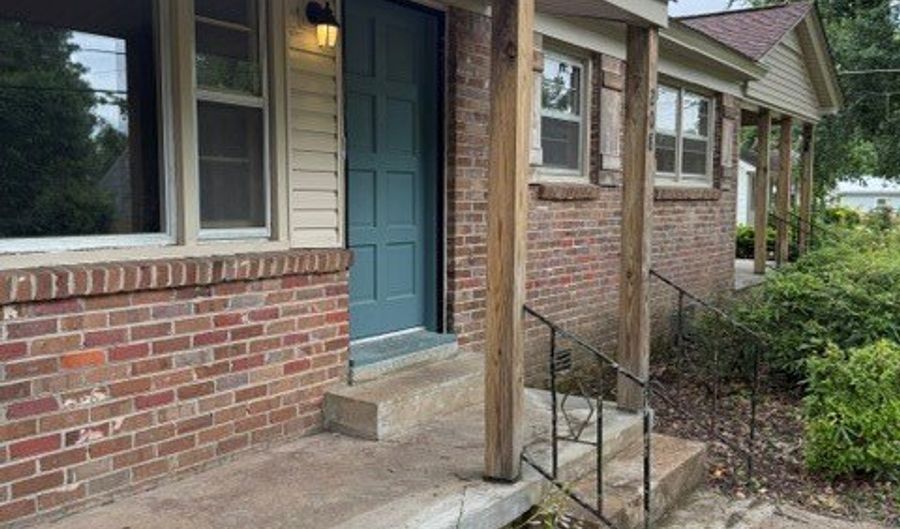 208 East St, Batesville, MS 38606 - 4 Beds, 2 Bath