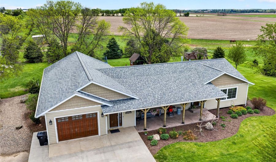 1623 6th St, Almena, WI 54805 - 6 Beds, 4 Bath