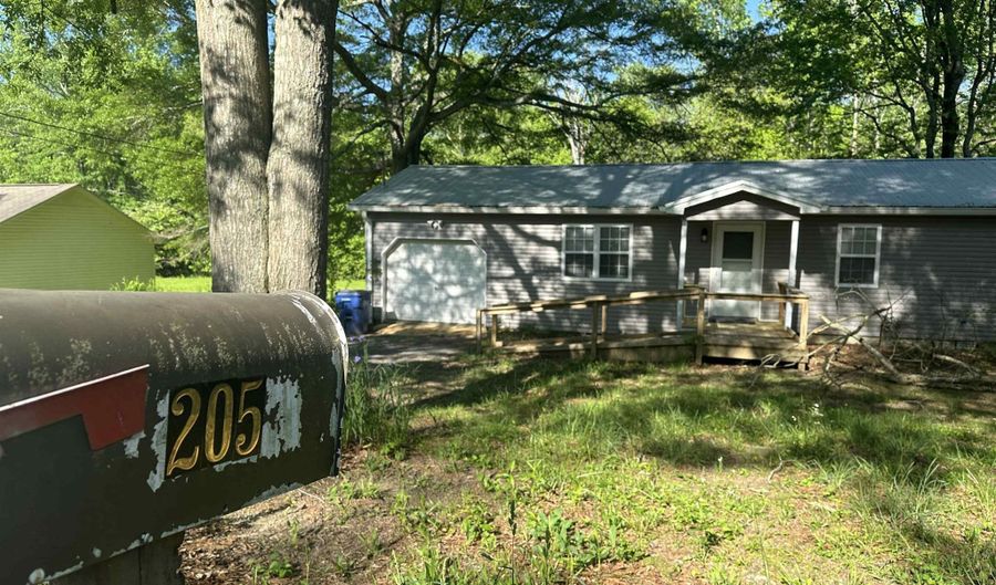 205 3rd St NE, Arab, AL 35016 - 2 Beds, 1 Bath