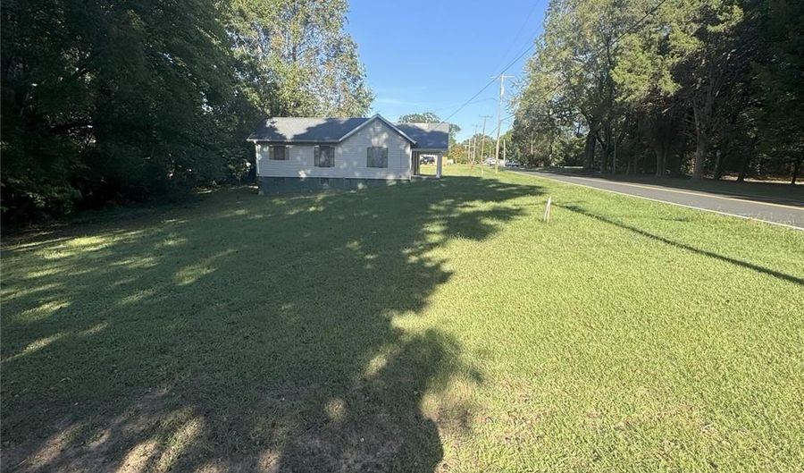 608 W Pine St, Blacksburg, SC 29702 - 2 Beds, 1 Bath