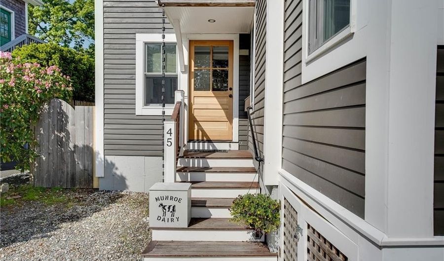 45 Burnside Ave, Newport, RI 02840 - 3 Beds, 2 Bath