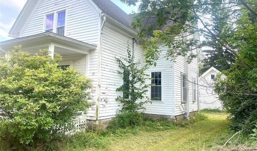 41 Brooklyn St, Angelica, NY 14709 - 3 Beds, 2 Bath