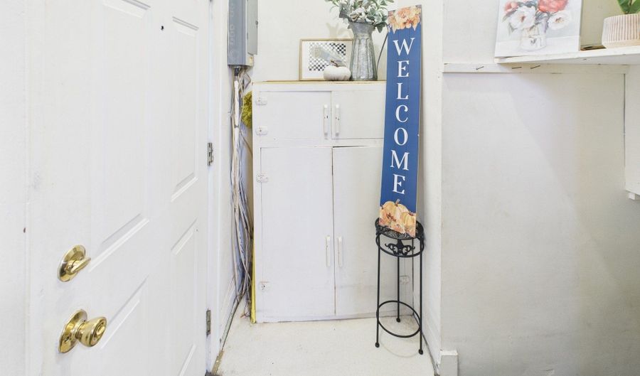 201 E 38th St, Anderson, IN 46013 - 2 Beds, 1 Bath