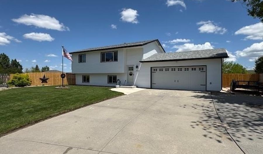 2122 E 23rd St, Casper, WY 82601 - 4 Beds, 2 Bath