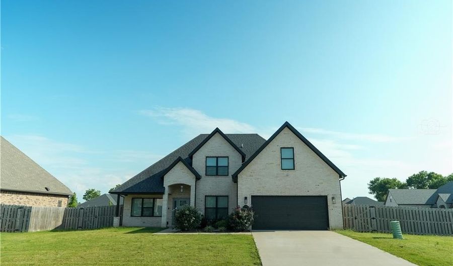 1100 Quailridge Way, Bentonville, AR 72713 - 4 Beds, 3 Bath