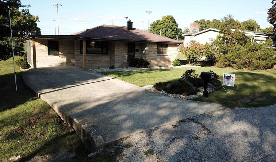 738 Sunset Dr, Bloomfield, IN 47424 - 3 Beds, 1 Bath