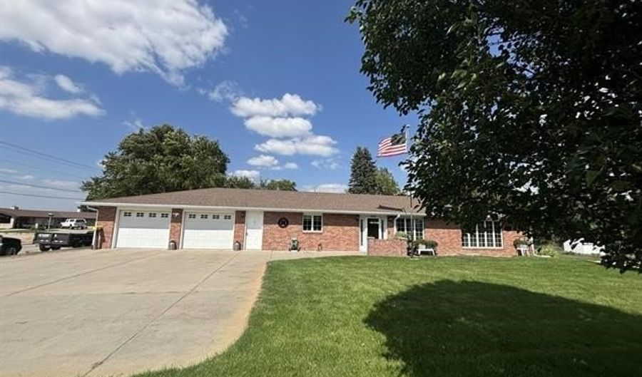 1008 W State St, Albion, NE 68620 - 4 Beds, 4 Bath