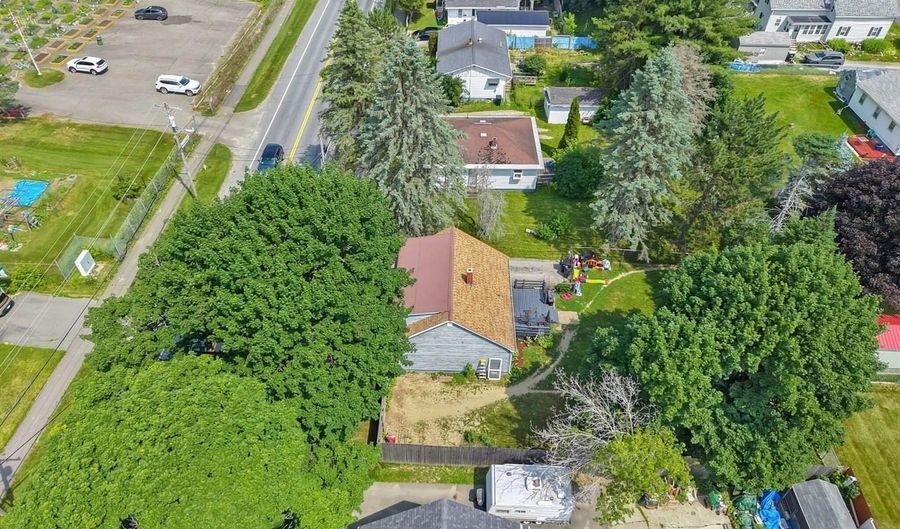 385 Essex St, Bangor, ME 04401 - 3 Beds, 2 Bath