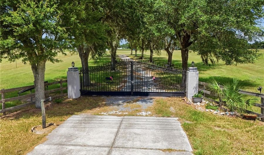11748 NE JACKSONVILLE Rd, Anthony, FL 32617 - 4 Beds, 3 Bath