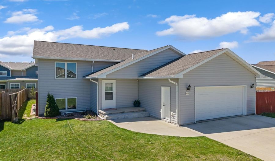 809 24th Ave NW, Austin, MN 55912 - 4 Beds, 2 Bath